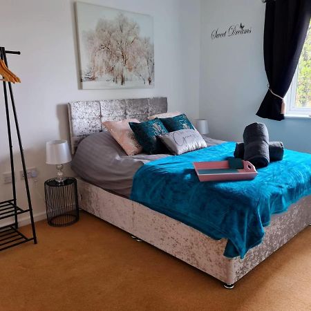 Emerald Blossom-Central Warrington, Luxurious Yet Homely, Wifi, Secure Parking Exterior foto