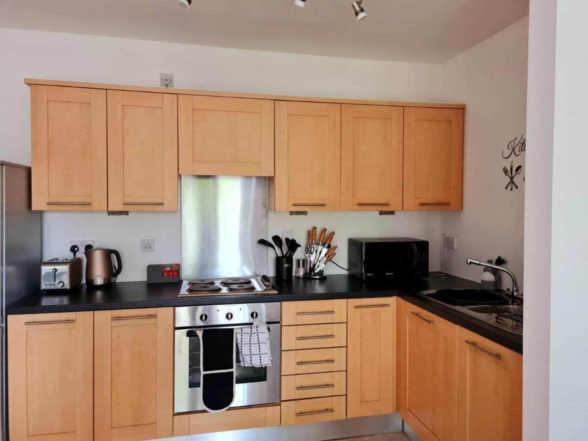 Emerald Blossom-Central Warrington, Luxurious Yet Homely, Wifi, Secure Parking Exterior foto