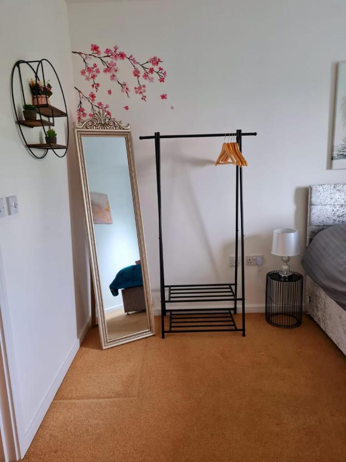 Emerald Blossom-Central Warrington, Luxurious Yet Homely, Wifi, Secure Parking Exterior foto