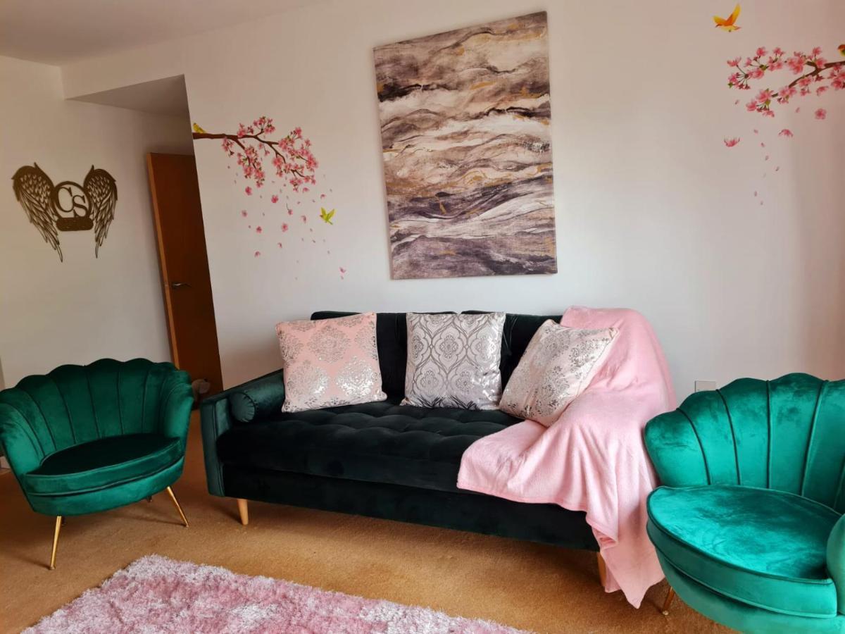 Emerald Blossom-Central Warrington, Luxurious Yet Homely, Wifi, Secure Parking Exterior foto