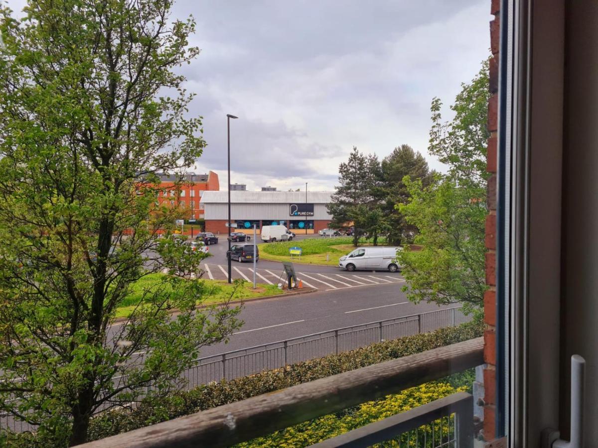 Emerald Blossom-Central Warrington, Luxurious Yet Homely, Wifi, Secure Parking Exterior foto